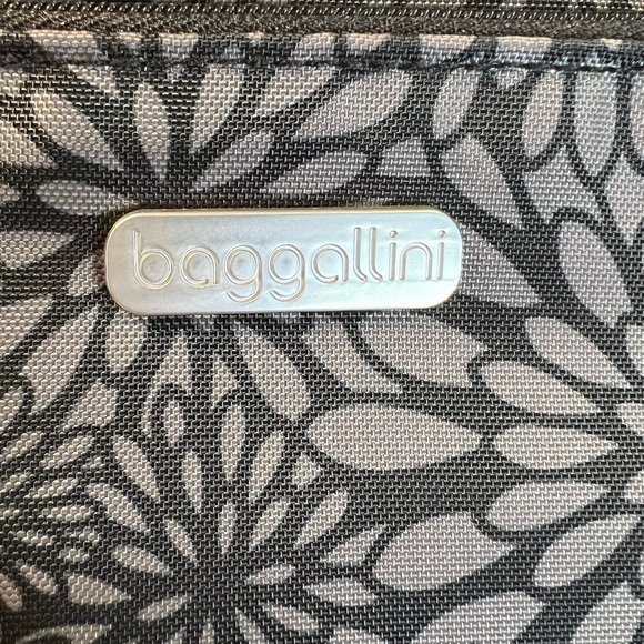 Baggallini Zip Wristlet - Picture 3 of 10